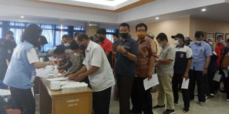 Deteksi Dini, 100 Pegawai Kemendikbudristek RI Test Urine