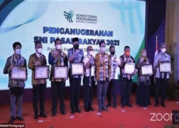 Anugerahkan SNI  Pasar Rakyat, Wamendag: Revitalisasi Pasar Rakyat Perkuat Pemulihan Ekonomi Nasional