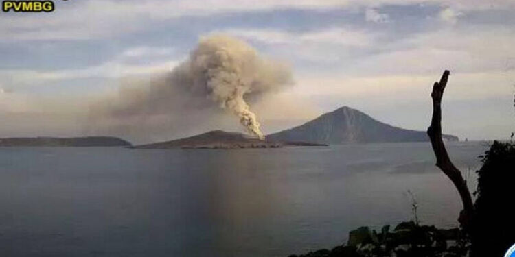 Gunung Anak Krakatau Kembali Erupsi, PVMBG Minta Masyarakat Menjauh