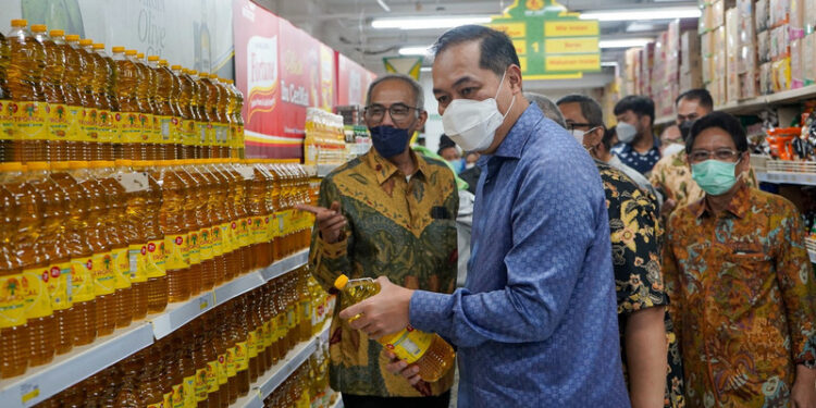 Pantau Migor dan Bapok di Ritel Modern, Mendag: Stok Melimpah, Kebutuhan Terpenuhi
