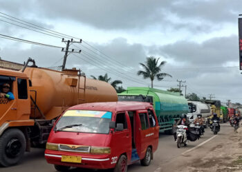 Jalan Lingkar Selatan Jambi Alami Kemacetan Parah Akibat Truk Patah As