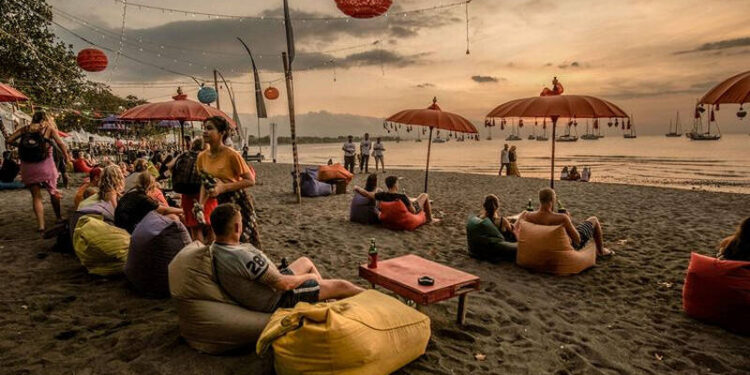 Turis Asing Masuk Bali Bebas Karantina Mulai 7 Maret 2022