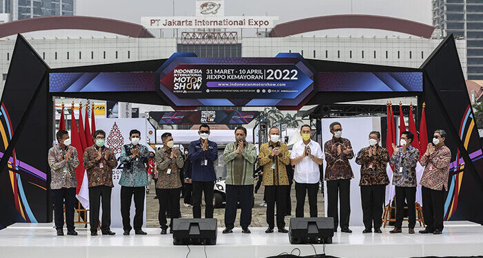 PLN Siap Mendukung Toyota Kembangkan Kendaraan Listrik di Indonesia