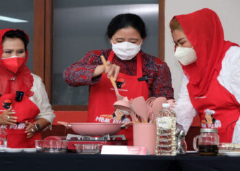Saat Puan Demo Memasak: Meski Enggak Jago, Harus Bisa Masak