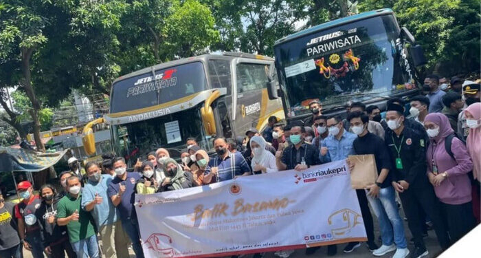 Lepas Mudik Bareng Mahasiswa, Komjen Gatot Eddy: Hati-hati Dijalan, Salam untuk Keluarga