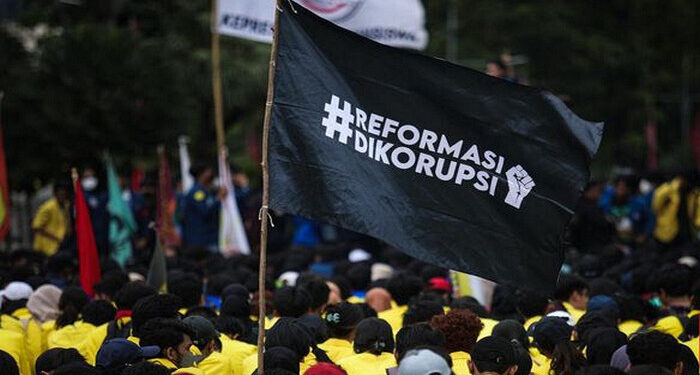 Mahasiswa dan Buruh Peringati 24 Tahun Reformasi di Kawasan Patung Kuda