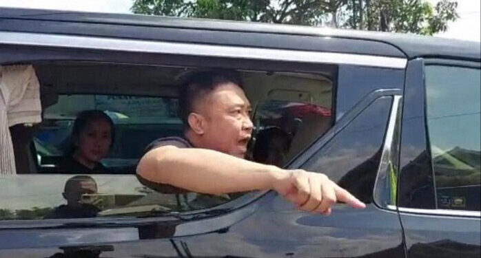 Terjebak Macet Saat Mobilnya Dialihkan, Pengemudi Alphard Ini Goblok-goblokin Kapolsek di Garut