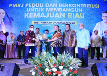 Ketua Umum PMRJ, Komjen Pol Gatot Edy Bagikan 3.000 Alquran untuk 12 Kabupaten/Kota di Riau