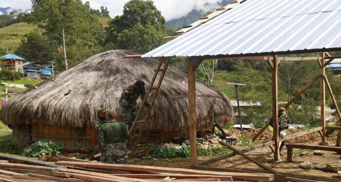 Rumah Milik Tokoh Agama di Papua Direnovasi Prajurit Letkol Renaldy