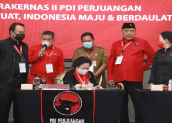 Pemerintah Serahkan Bantuan Keuangan Parpol untuk PDIP di Sela-sela Rakernas II PDIP