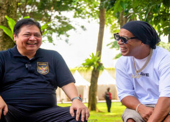 Bincang Santai dengan Ronaldinho, Menko Airlangga Ungkap Pentingnya Pembinaan Atlet Sejak Dini