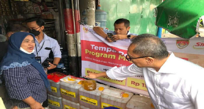 Mendag Borong Dagangan Penjual di Pasar Klender, Mulai  Ayam, Cabai, Tomat Hingga Jajanan Pasar untuk Wartawan