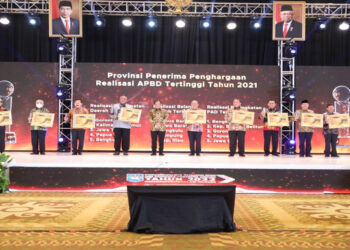 Kemendagri Beri Penghargaan Pemda atas Realisasi APBD Tertinggi TA 2021