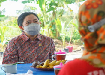 Sambil Minum Teh Bersama, Ketua DPR Dengarkan Keluhan Pemulung di Mojokerto