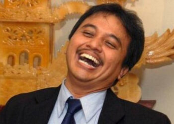 Akhirnya Roy Suryo Ditetapkan sebagai Tersangka Kasus Meme Stupa Candi Borobudur Mirip Jokowi