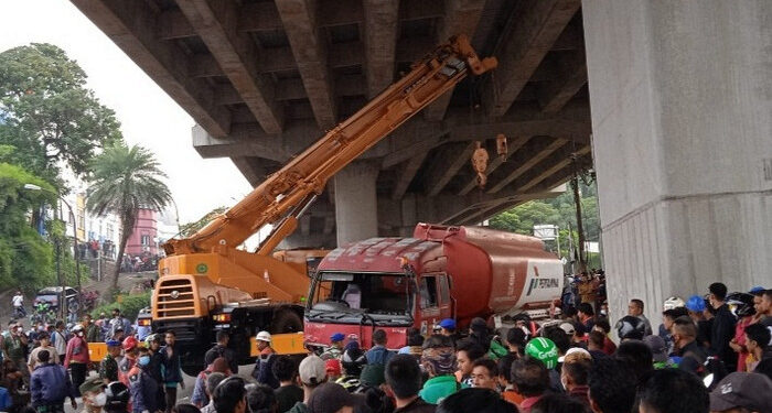 Kecelakaan Maut di Cibubur, 1O Orang Tewas, 5 Korban Luka Akibat Diseruduk Truk Tangki Pertamina