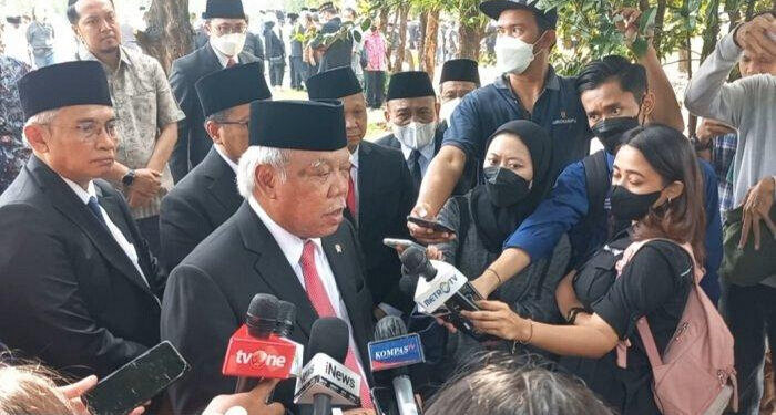 Menteri PUPR Pimpin Pemakaman Hermanto Dardak di TMP Kalibata