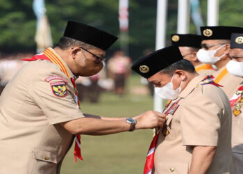 Gubernur Jambi Terima Lencana Pramuka Karya Bhakti
