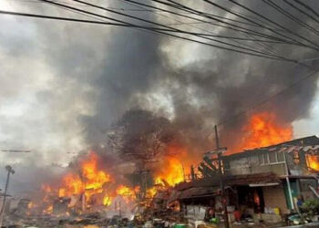 Akibat Korsleting Listrik, 100 Rumah di Simprug Jaksel Terbakar, Kerugian Ditaksir Capai Rp 5 Miliar