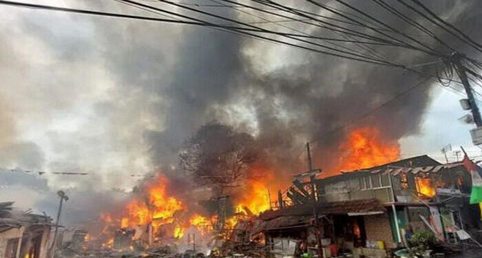 Akibat Korsleting Listrik, 100 Rumah di Simprug Jaksel Terbakar, Kerugian Ditaksir Capai Rp 5 Miliar