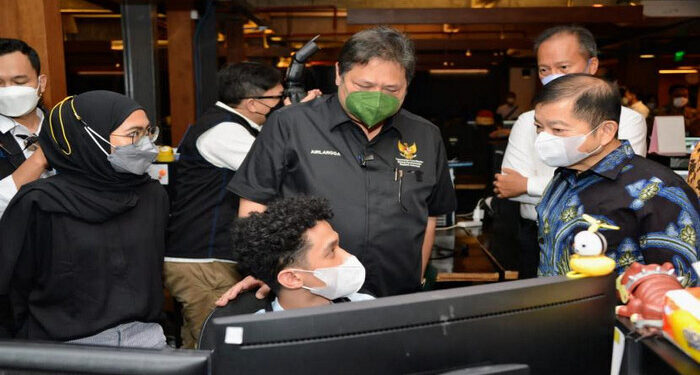 Menko Airlangga Bahas Data Center Bersama Singapura