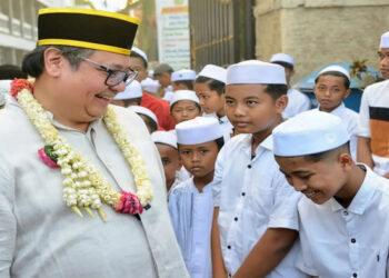 Kunjungan Airlangga ke Pesantren untuk Jaga Basis Konstituen di Jatim