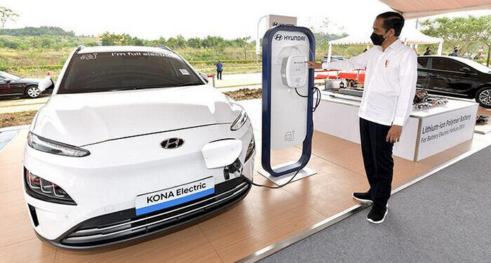 Jokowi Perintahkan Operasional Dinas Instansi Pemerintahan di Pusat dan Daerah Pakai Kendaraan Listrik