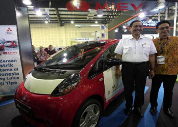 Jokowi Tugaskan Luhut Percepat Penggunaan Kendaraan Listrik untuk Mobil Dinas Instasi Pemerintah Pusat dan Daerah