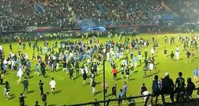 Sepak Bola Indonesia Berduka, 125 Suporter Aremania Tewas di Stadion Kanjuruhan