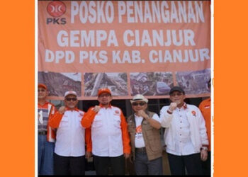 Salim Segaf Salurkan Bantuan Korban Gempa Cianjur dari Kader dan Pejabat PKS