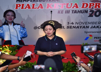 Nusron Wahid Juara I Kategori Executive Turnamen Bulutangkis Ketua DPR RI Cup III