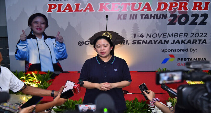 Nusron Wahid Juara I Kategori Executive Turnamen Bulutangkis Ketua DPR RI Cup III