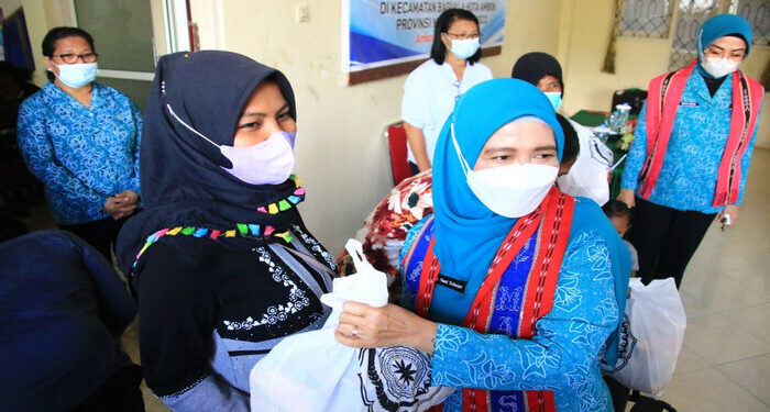 Peringati Hari Pahlawan, TP PKK Pusat Salurkan Bantuan di Lima Kecamatan di Maluku