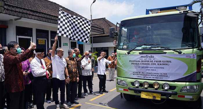 Libatkan 25 Ribu Petani Tebu,  Mendag Zulkifli Hasan Lepas Ekspor Etanol Senilai USD 818.400