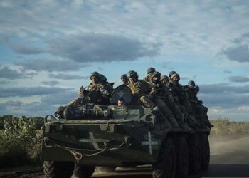 Belasan Ribu Pria Ukraina Berupaya Hindari Darurat Militer