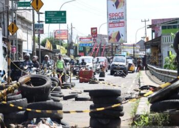 Kendaraan Besar Dialihkan ke Tol Dampak Longsor Jalan Bogor-Sukabumi
