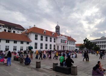 Pengunjung Memadati Kota Tua Saat Liburan Jelang Tahun Baru 2023