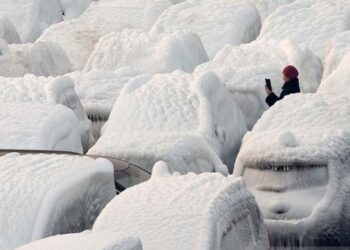 Salju Lebat di Jepang Akibatkan Pengemudi Terlantar Semalaman
