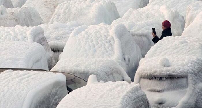 Salju Lebat di Jepang Akibatkan Pengemudi Terlantar Semalaman
