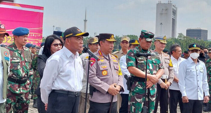 Kapolri-Panglima TNI Pimpin Apel Gelar Pasukan Operasi Pengamanan Nataru 2023 di Monas