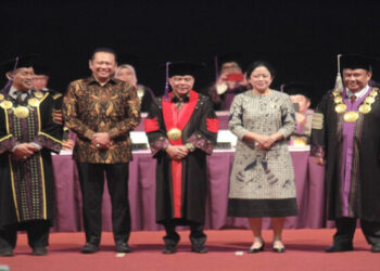 Dasco Dikukuhkan sebagai Guru Besar Profesor Bidang Ilmu Hukum