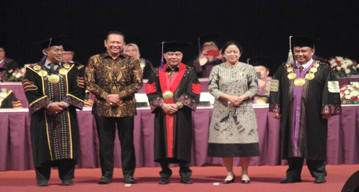 Dasco Dikukuhkan sebagai Guru Besar Profesor Bidang Ilmu Hukum