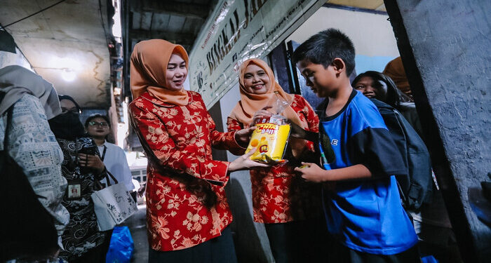 DWP Setjen DPD RI Salurkan Baksos Ke Sekolah Sosial Bingkai Jalanan