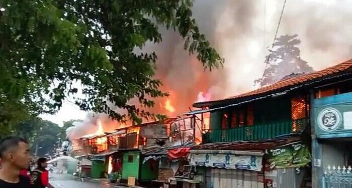 Tersambar Petir, 52 Rumah di Manggarai Jaksel Terbakar, 230 Orang Mengungsi