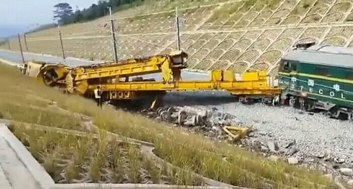 Kereta Cepat Jakarta Bandung Anjlok dan Terguling Sangat Jauh, Satu Korban Dilaporkan Tewas