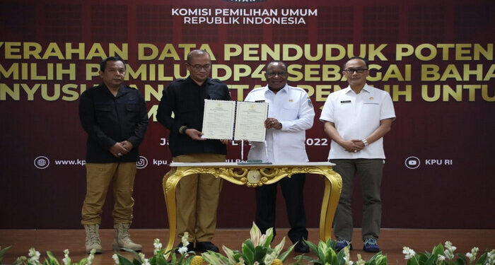 Kemendagri Serahkan DP4 untuk Pemilu 2024 ke KPU RI