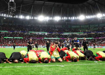 Kejutan, Spanyol Berhasil Ditumbangkan, Para Pemain Maroko Sujud Syukur, Portugal Bakal Jadi Lawan Berikutnya di Perempat Final