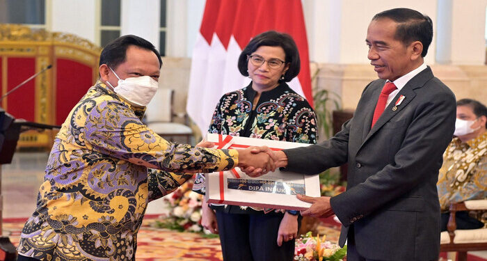 Mendagri Terima DIPA Tahun 2023 dari Presiden Jokowi, Jajarannya Diminta Tingkatkan Realisasi Anggaran