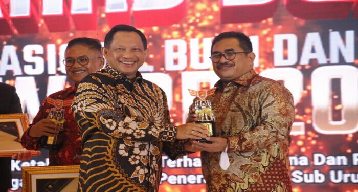 Hadiri Puncak Anugerah Garnas Buana Award 2022, Mendagri Berikan Penghargaan kepada Daerah Berprestasi