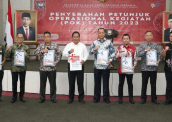 Ditjen Politik dan PUM Kemendagri Serahkan Petunjuk Operasional Kegiatan 2023